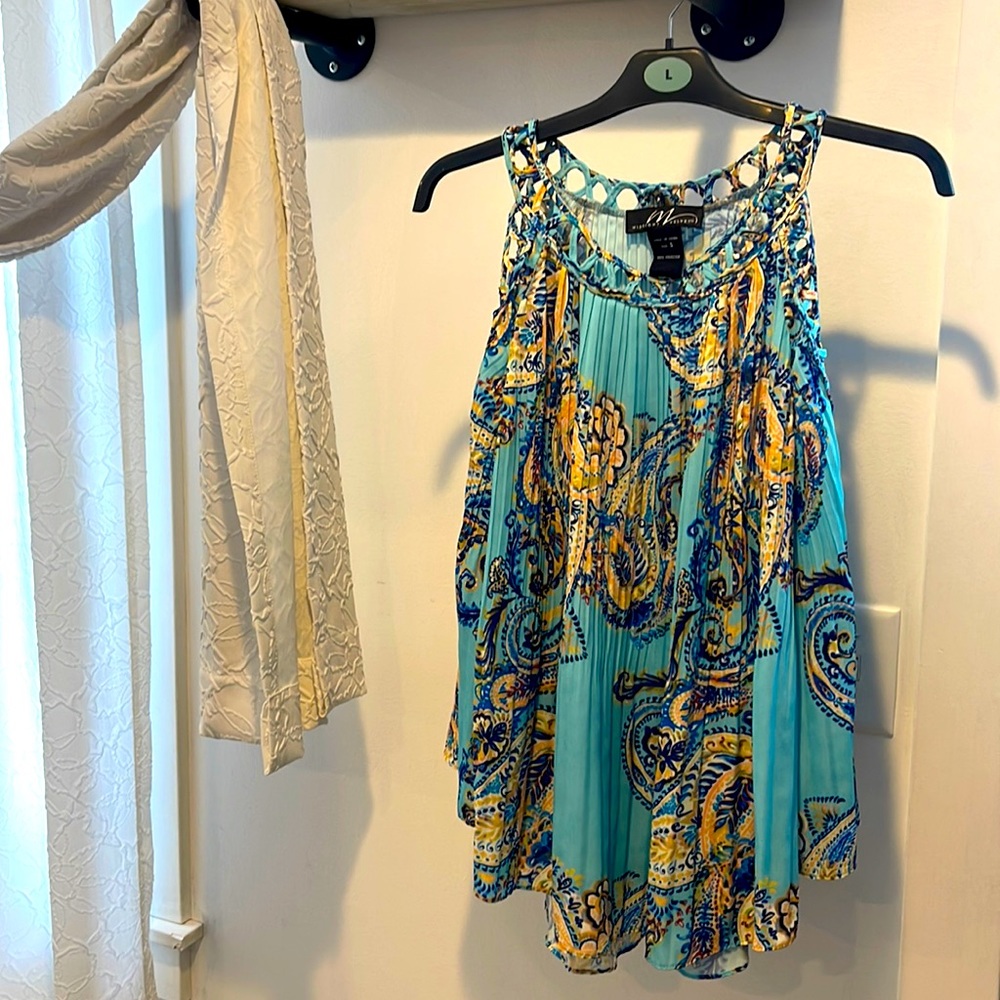 Polyester flowy shirt Size Small